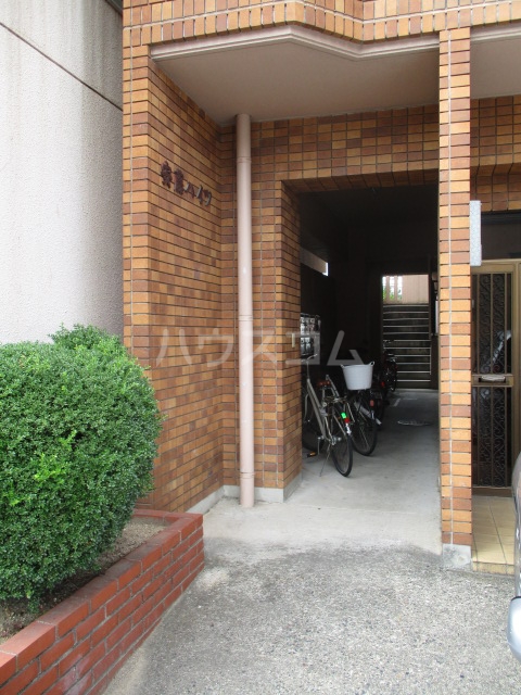 22/25 エントランス