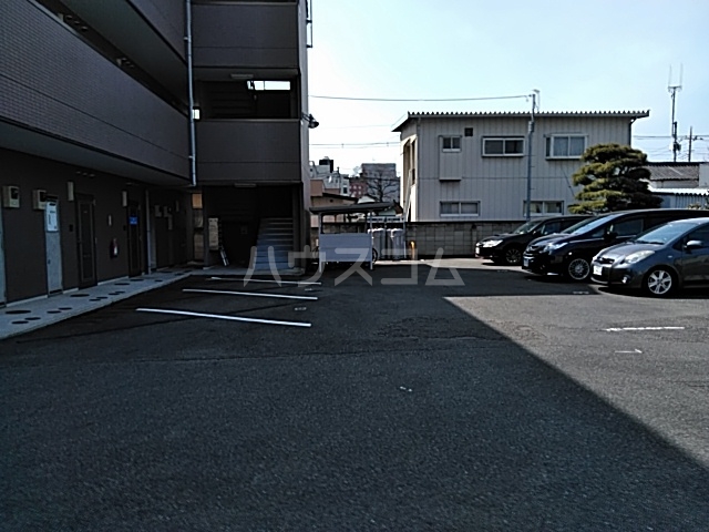 21/25 駐車場