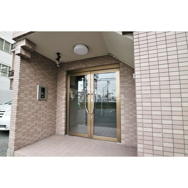 16/26 エントランス