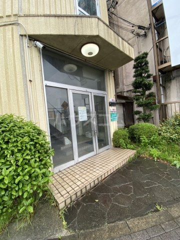 21/30 エントランス