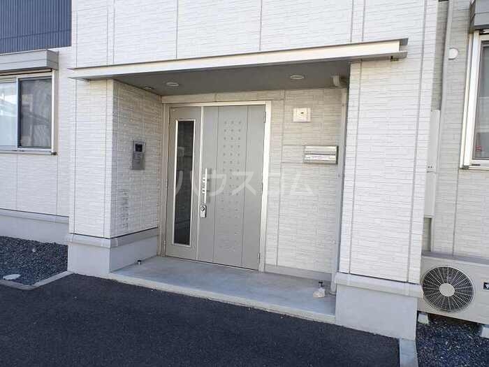 18/27 エントランス