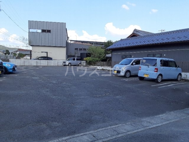 23/30 駐車場
