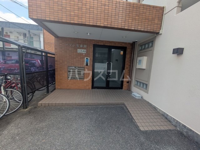 2/4 エントランス