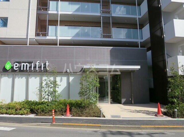 25/30 エントランス