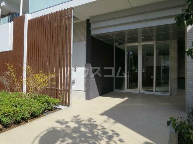 24/30 エントランス