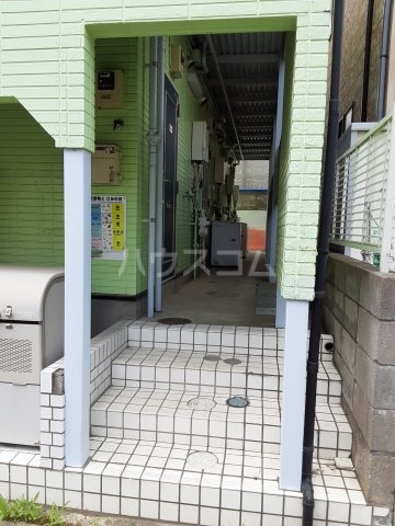 18/27 エントランス