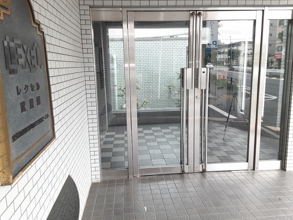 24/25 エントランス