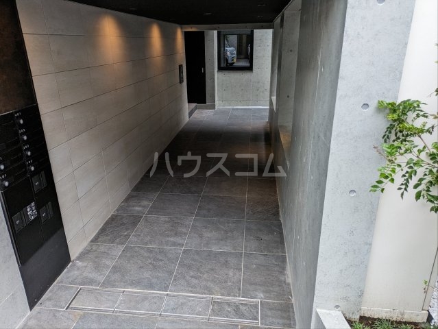 19/23 エントランス