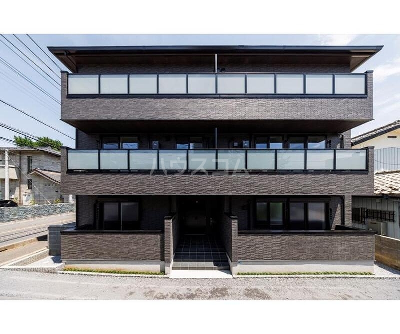 28/30 エントランス