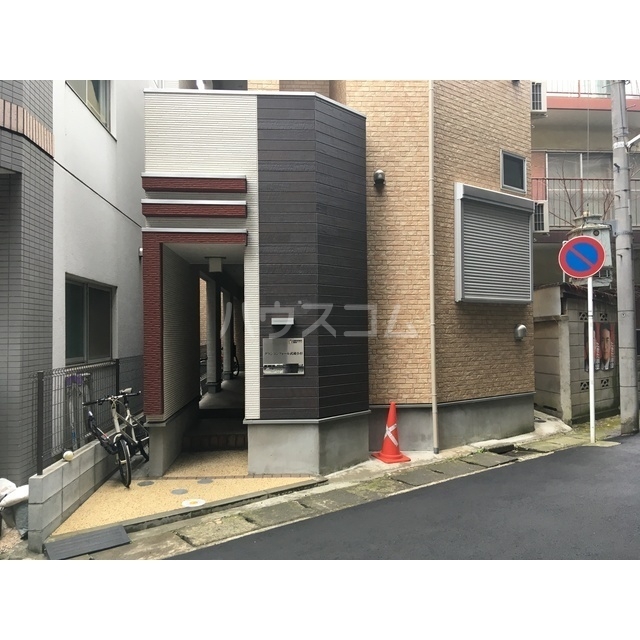 20/23 エントランス