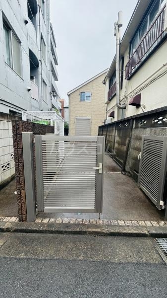 23/29 エントランス