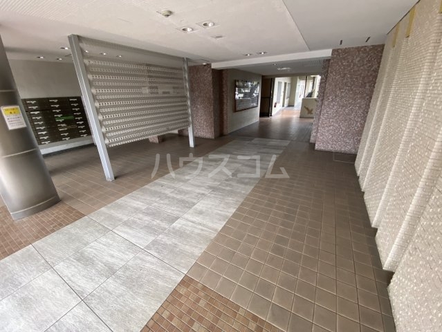 17/25 エントランス