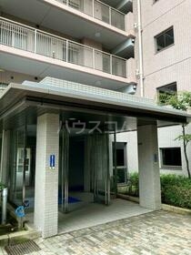 16/17 エントランス