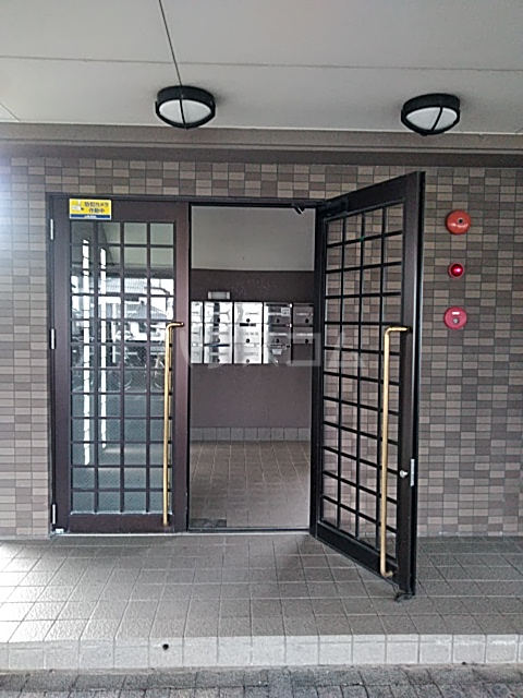 23/30 エントランス