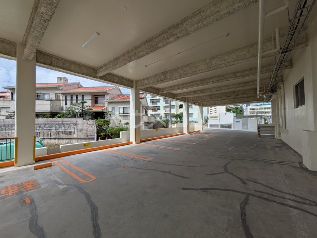 22/26 駐車場