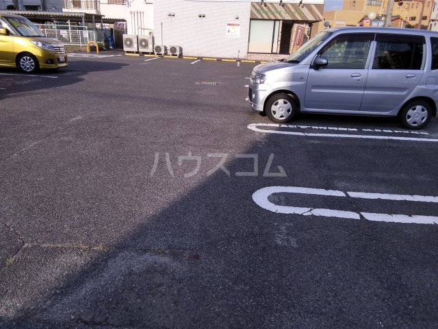 18/28 駐車場
