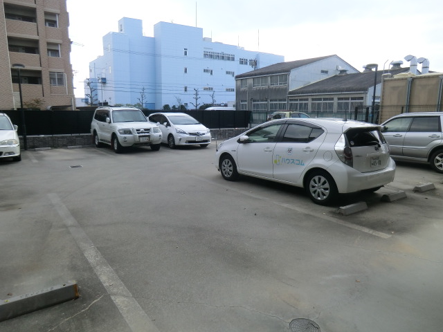 19/28 駐車場