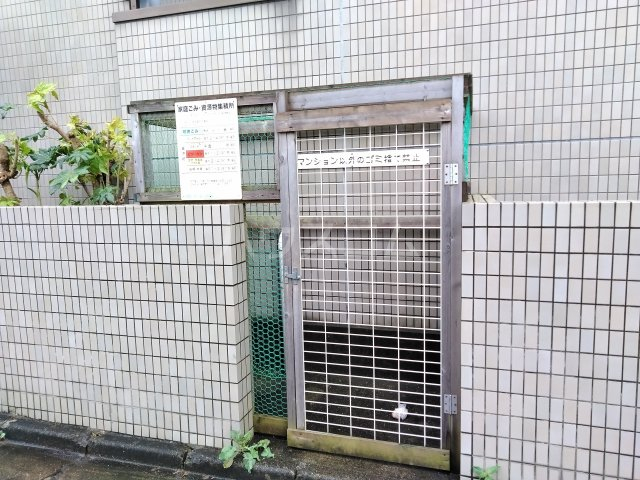 25/30 エントランス