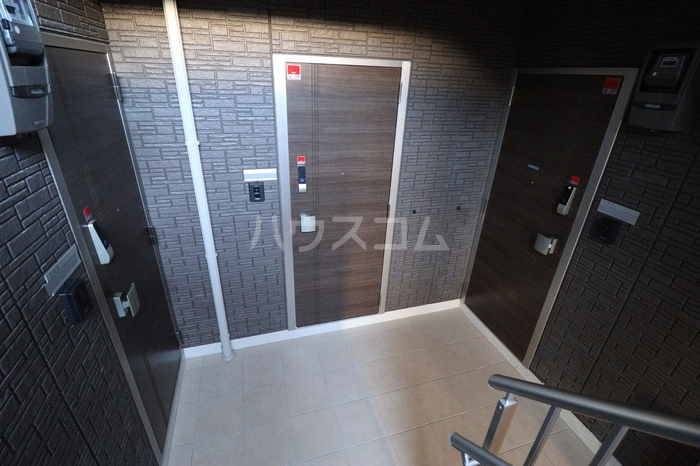 24/30 エントランス