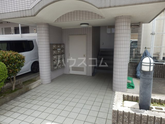 18/23 エントランス