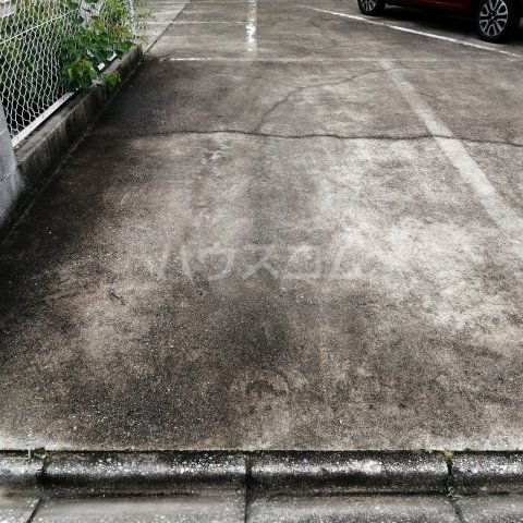 23/28 駐車場