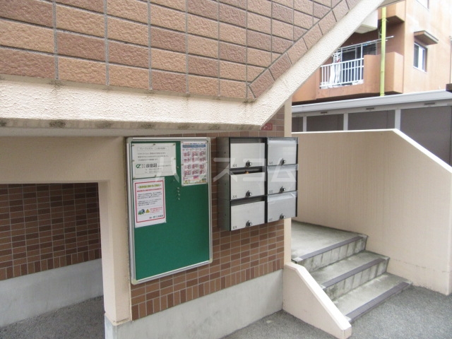 22/28 エントランス