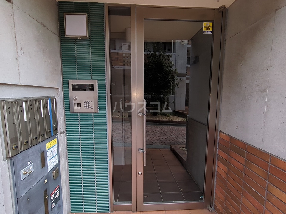 23/29 エントランス