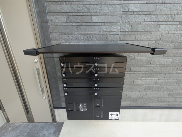 18/27 エントランス