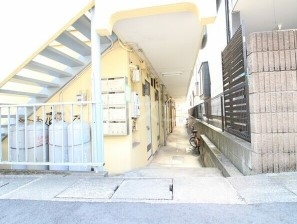 18/26 エントランス