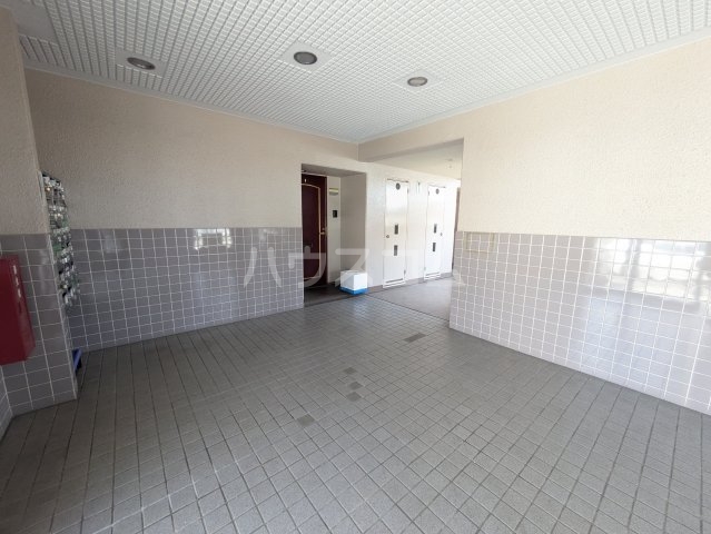 22/26 エントランス