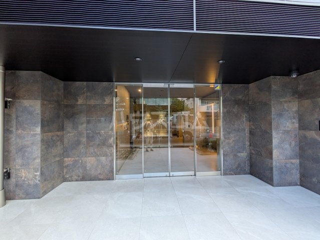 3/4 エントランス