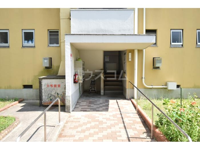 16/25 エントランス