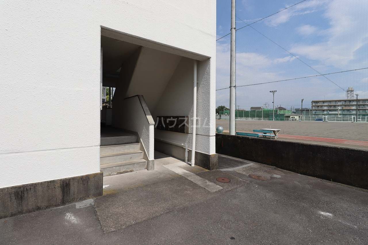 16/21 エントランス