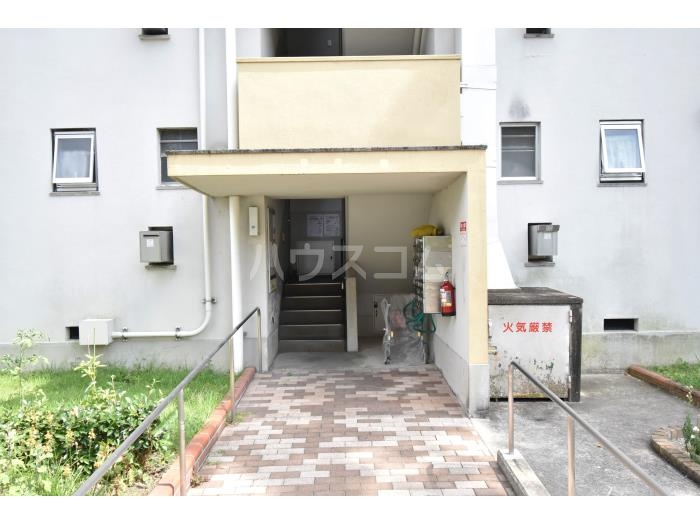 17/26 エントランス