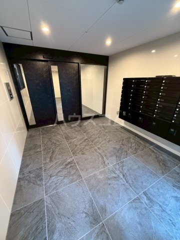 18/28 エントランス