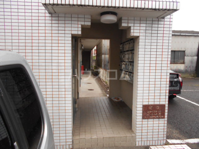 23/28 エントランス