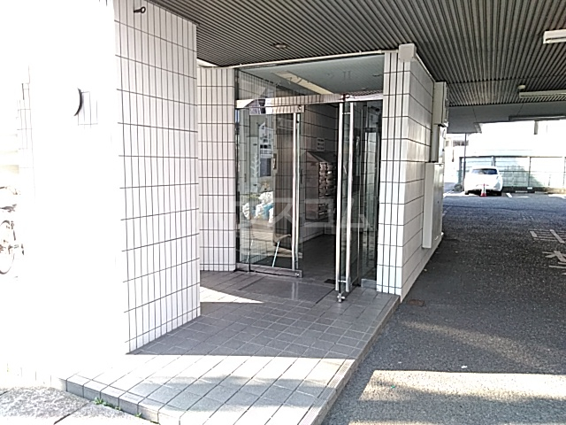 28/30 エントランス