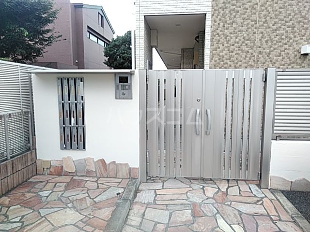 25/30 エントランス