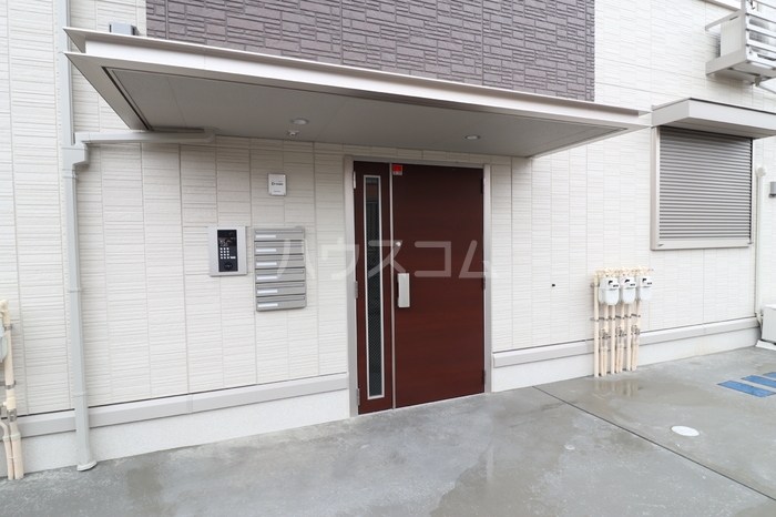 16/17 エントランス