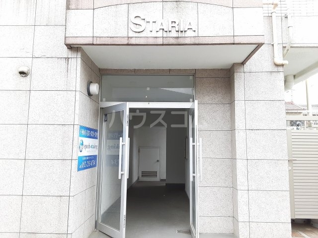 25/26 エントランス