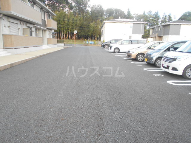 23/26 駐車場