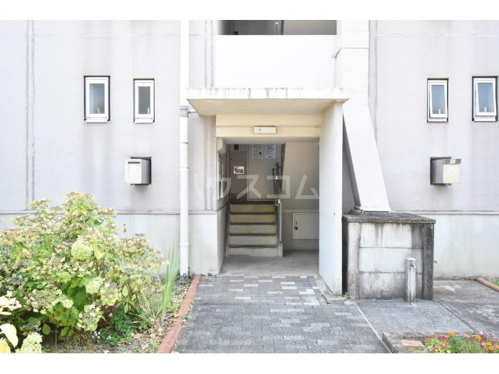 16/25 エントランス