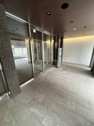 19/30 エントランス