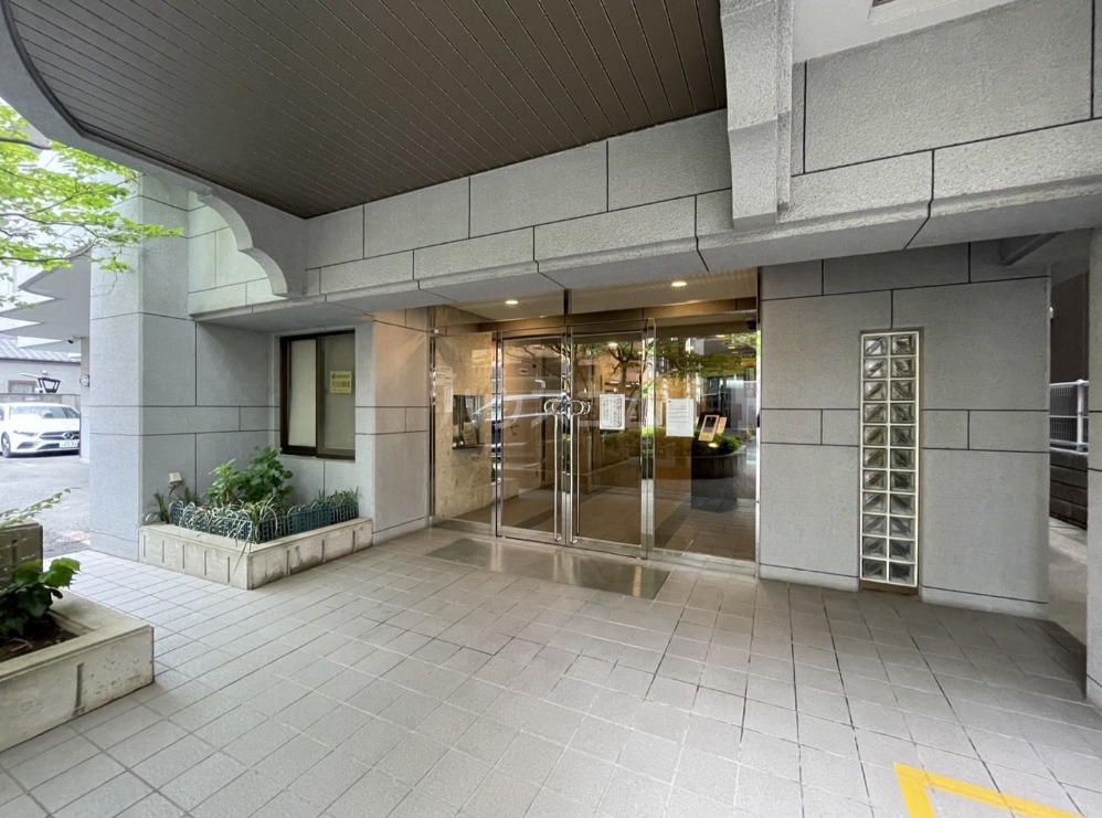 22/23 エントランス