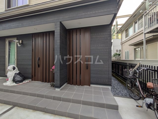 28/30 エントランス