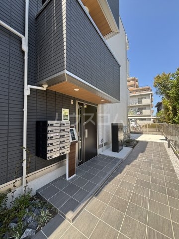 23/26 エントランス