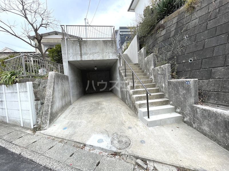 23/24 エントランス