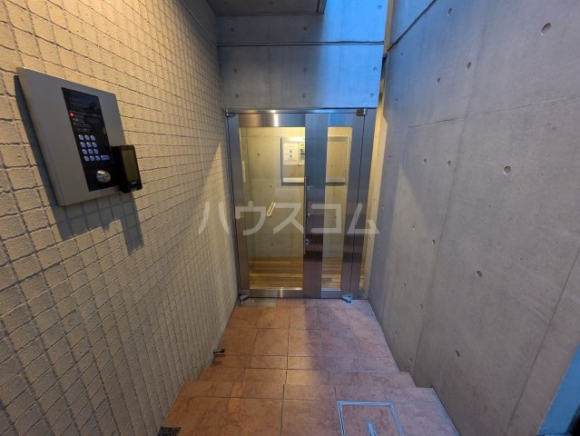 22/26 エントランス