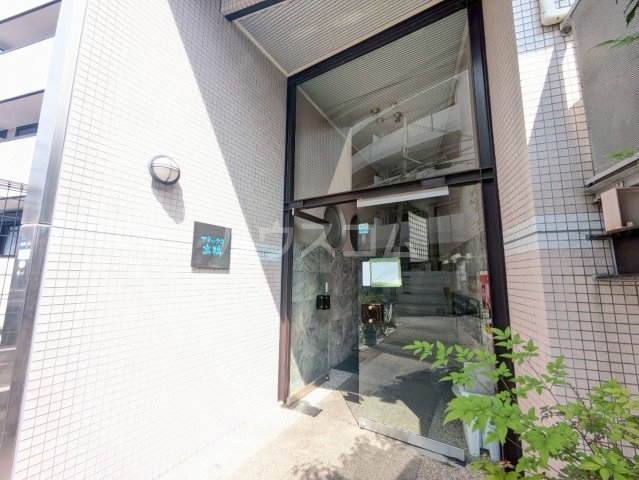 26/30 エントランス