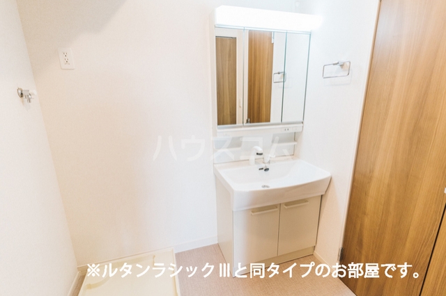 ルーツショアⅣの洗面所